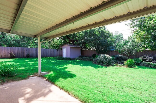 Building Photo - Beautiful home in Lake Park addition in Be...