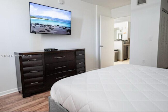 Building Photo - 19601 E Country Club Dr