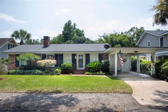 Building Photo - 620 Demere Way