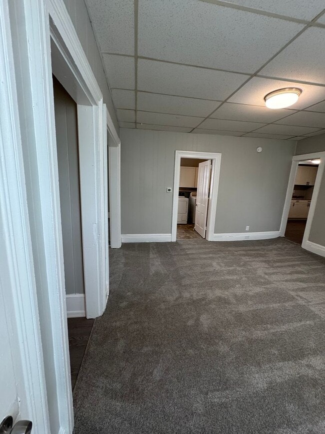 Building Photo - Spacious Four Bedroom House Close to Downt...