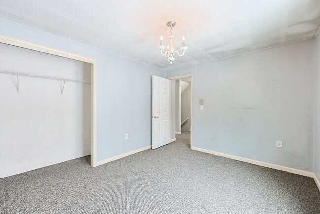 Building Photo - 835 Mt Hope St