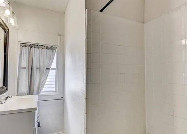 Building Photo - 2140 NW 36th St