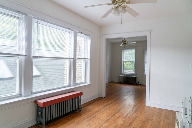 Building Photo - Southport Corridor - 1 Bed / 1 Bath - Heat Included