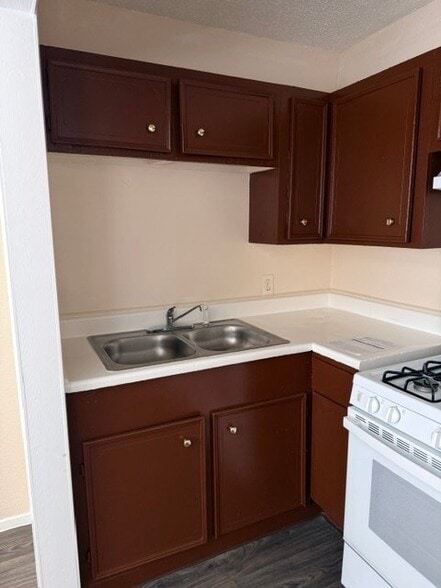 Building Photo - 8207 Landing Ave