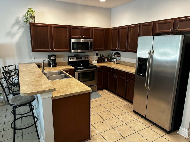 Building Photo - 6628 Holly Heath Dr