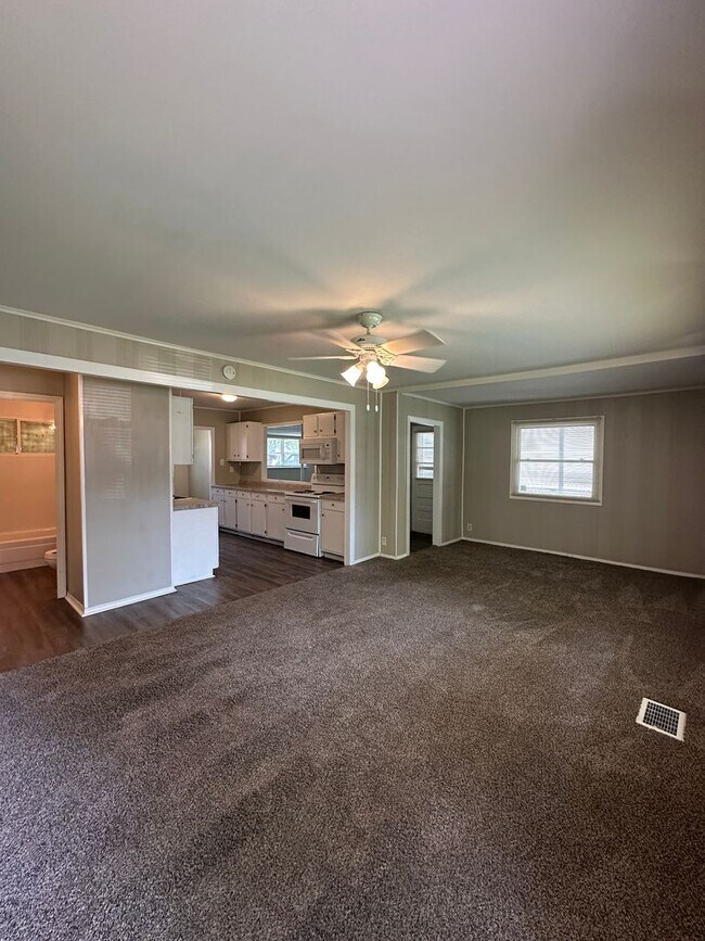 Building Photo - Live Your Best Life, Inside AND Outside | 3BR House in University Heights!