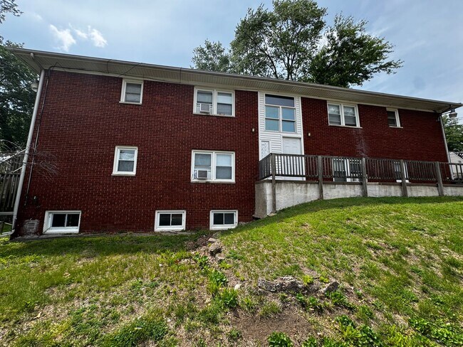 Building Photo - Top Floor Furnished Studio Apartment – All Utilities Included!