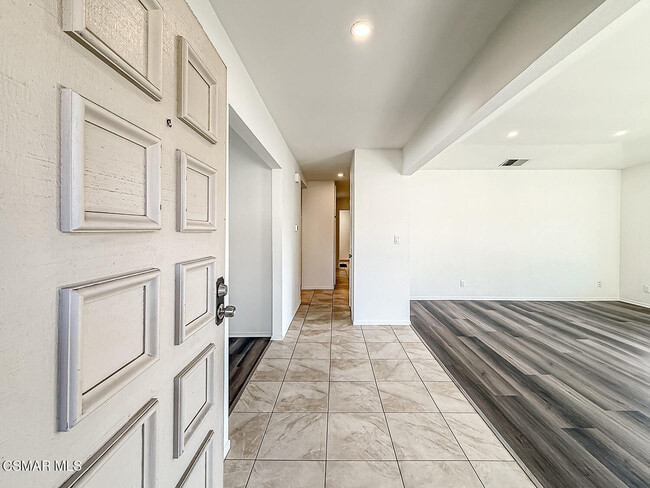 Building Photo - 655 Arroyo Oaks Dr