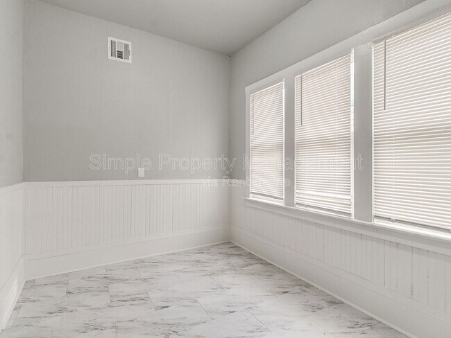 Building Photo - 611 E Springer Ave