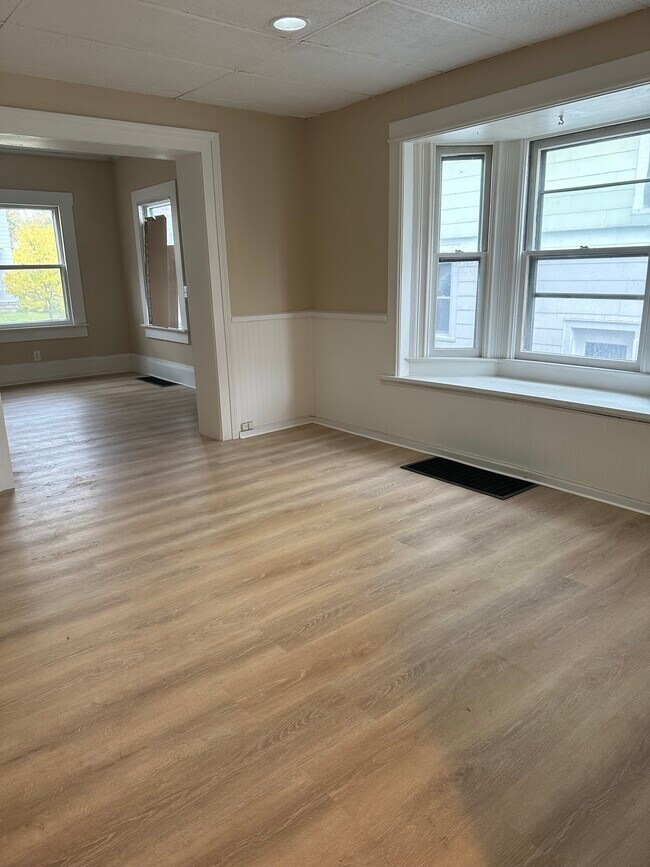 Building Photo - 297 Cedarwood Ter