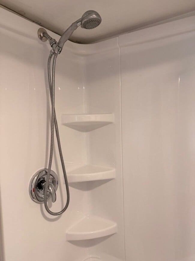 Building Photo - COZY 1 BED 1 BATH HOUSE