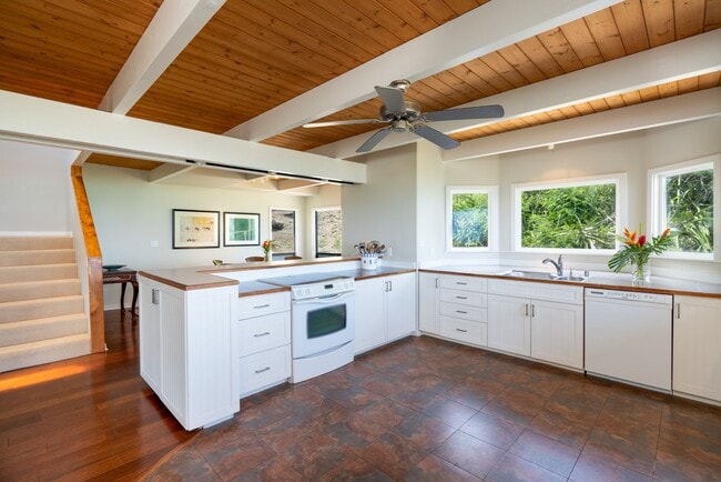 Building Photo - Enjoy Cool Breezes And Dazzling Views Of The Ocean Below At This Private, 4 Bedroom, 3.5 Bath Lan...