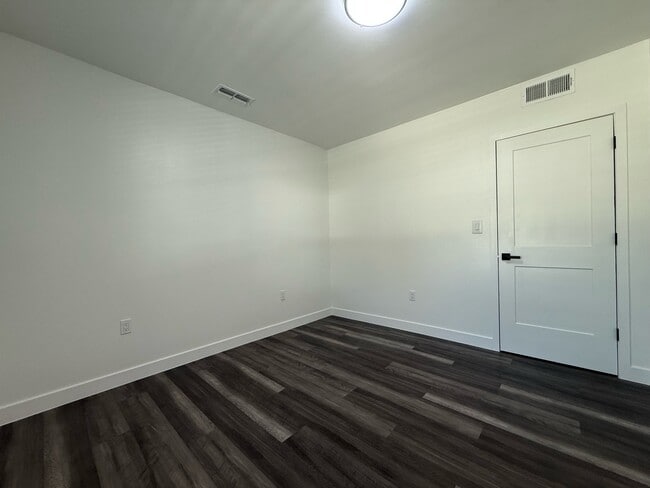 Building Photo - 823 Madison St