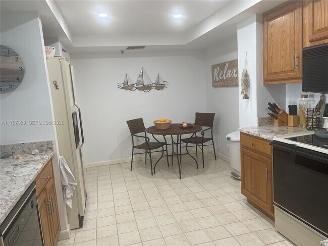 Building Photo - 5047 N Hwy A1A