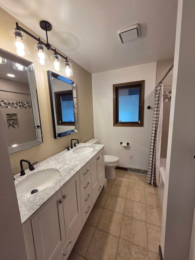 Building Photo - 226451 Kinglet Cir