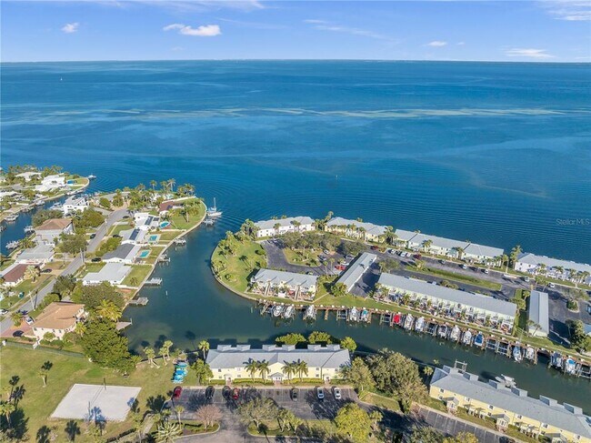 Building Photo - 4728 Beach Dr SE