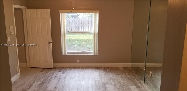 Building Photo - 1972 Oak Berry Cir