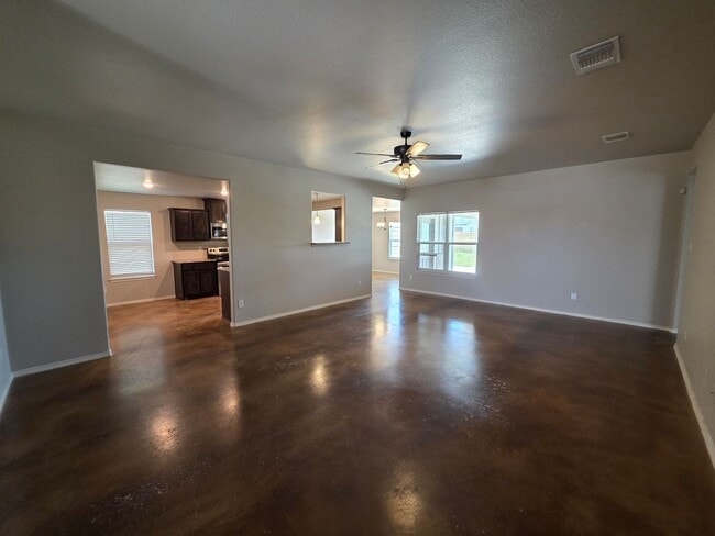 Building Photo - 5 Bedroom 2.5 Bath home off Bunny Trail Killeen