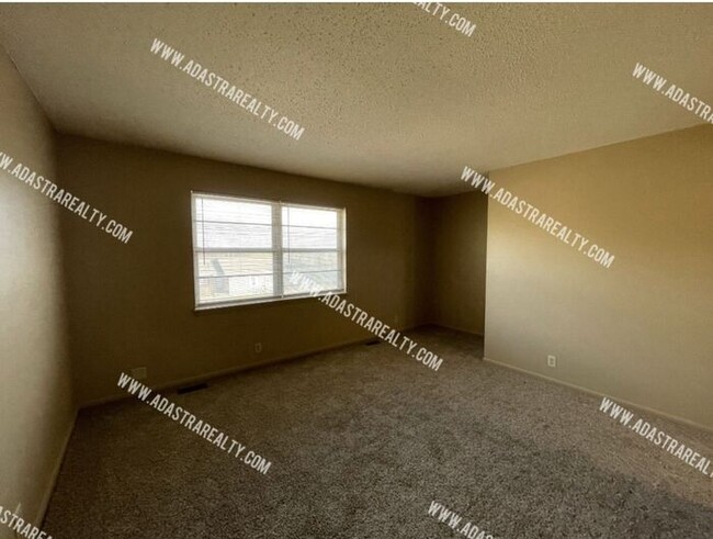 Building Photo - 1037 Jana Dr