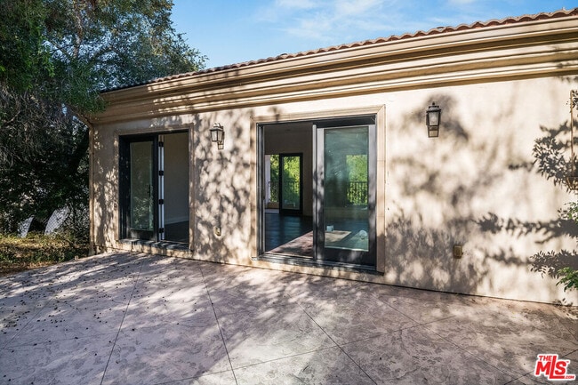 Building Photo - 17390 Tramonto Dr