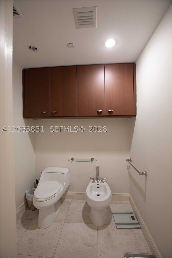 Building Photo - 6000 Island 2602 Is
