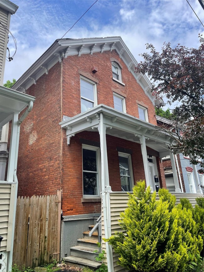 Primary Photo - 30 Conklin St