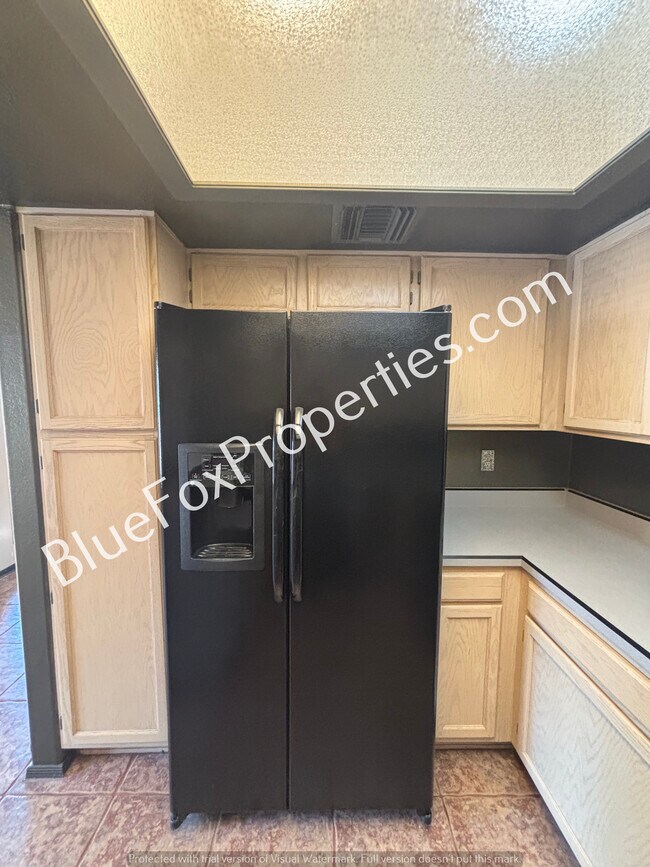 Building Photo - 231 N Ashbury Ln