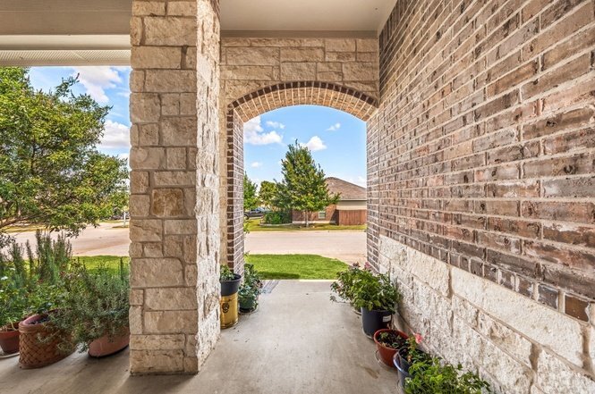 Building Photo - 5804 Blackstone Dr