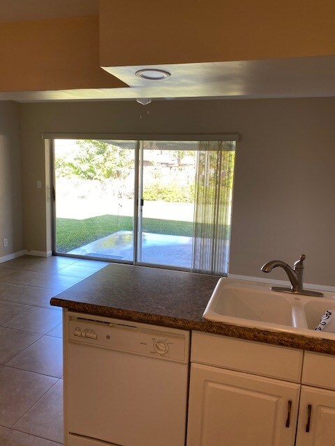 Building Photo - 1765 NE 45th St