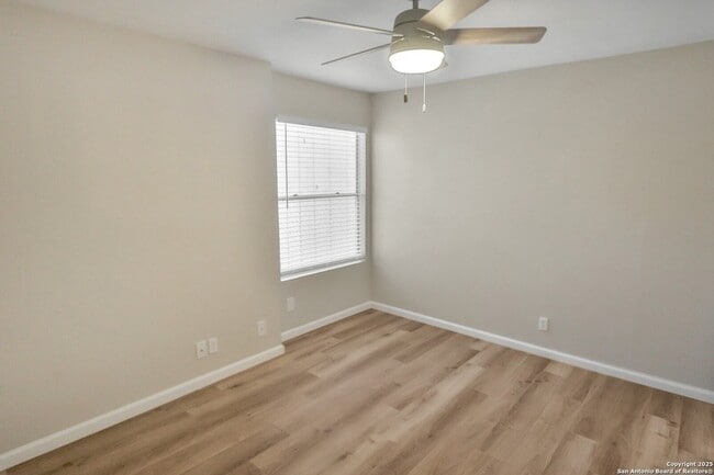 Building Photo - 5613 Lochmoor