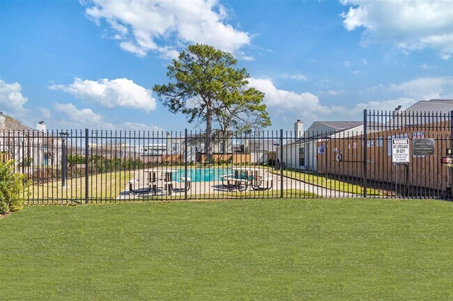 Building Photo - 6401 Deihl Rd