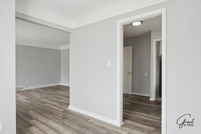 Building Photo - $1250 3 bedroom bungalow