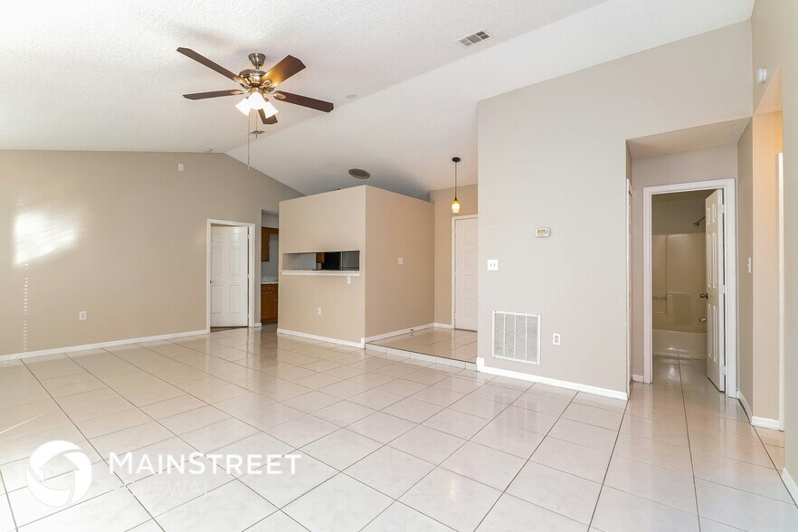 Building Photo - 657 Koala Ct