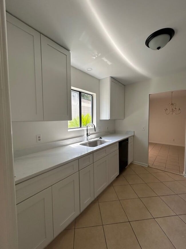 Building Photo - Updated Glynn Haven Rental