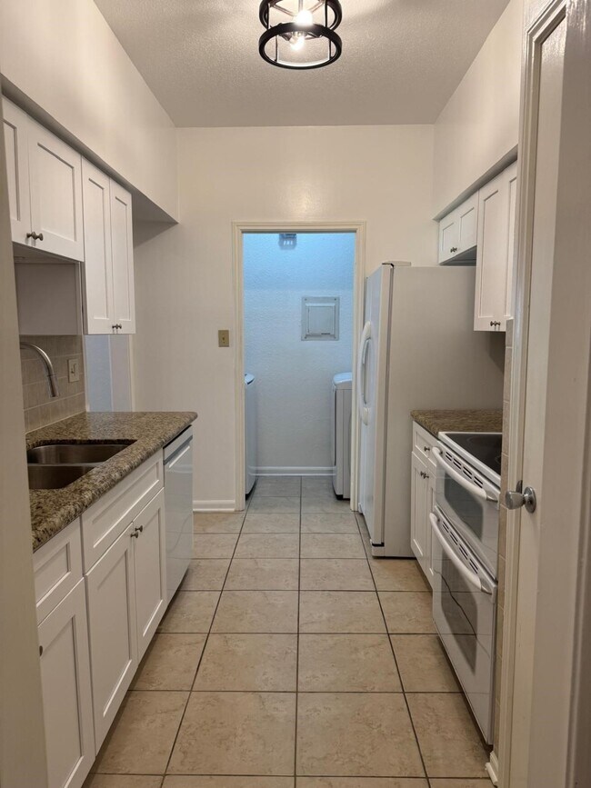 Building Photo - 2425 Underwood St