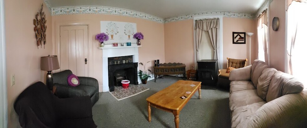 Livingroom - 7 Elm St