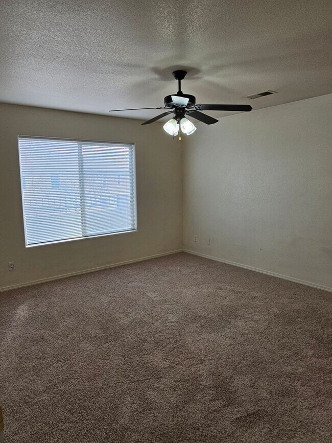 Building Photo - Gated Community available NOW!
