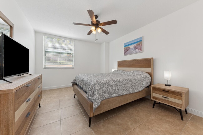 Building Photo - 610 Clematis St