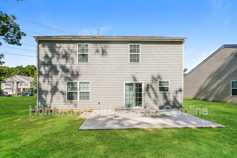 Building Photo - 318 Lind Point Ln