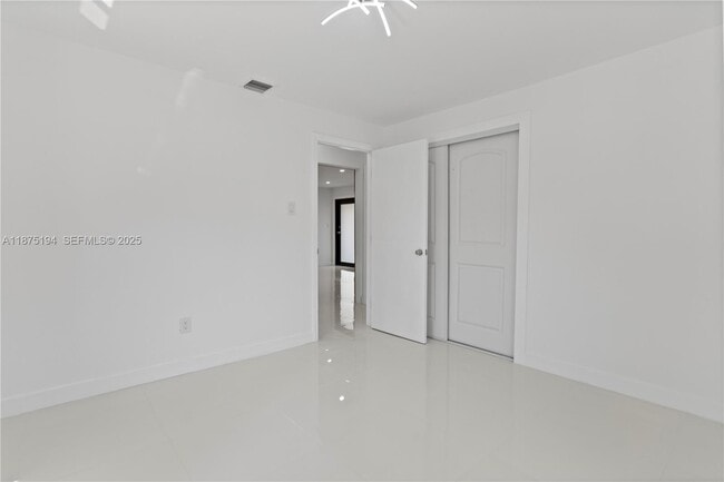 Building Photo - 1524 SW 32nd Ct