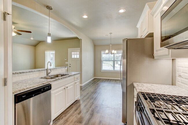 Building Photo - 8809 SW 55th St