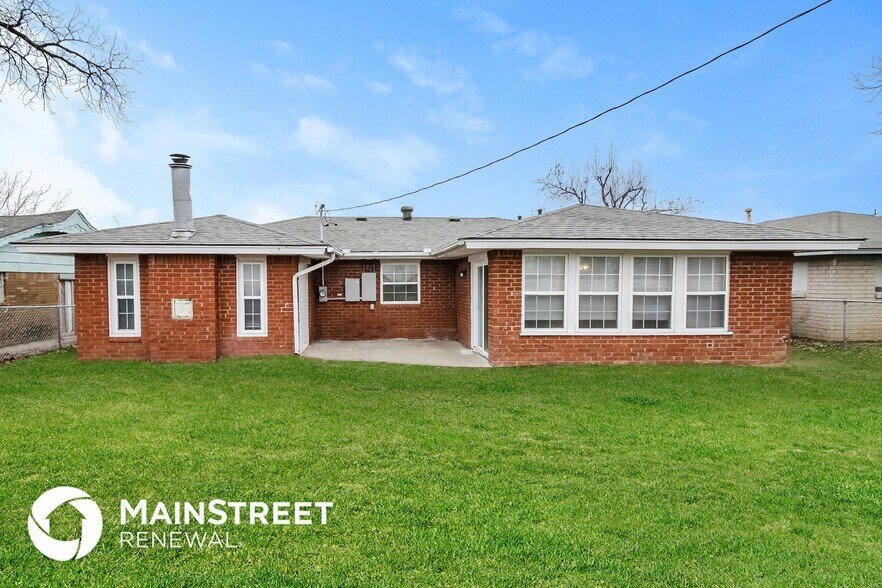 Building Photo - 800 Plaza Dr