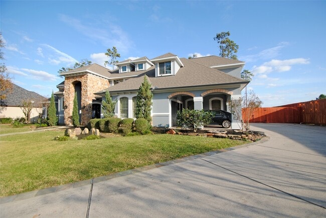 Building Photo - 15823 Medina Lake Ln