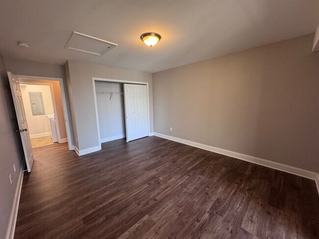 Building Photo - Central AVL Condo - Huge Deck, Views and Community Pool