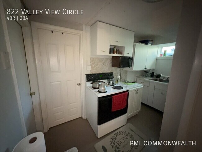 Building Photo - 822 Valley View Cir