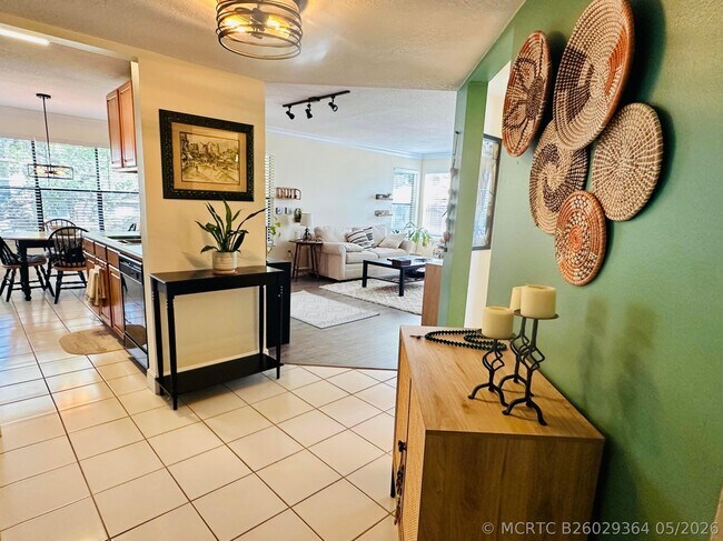 Building Photo - 225 S Tropical Trail