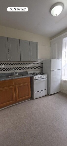 Building Photo - 80 Halsey St