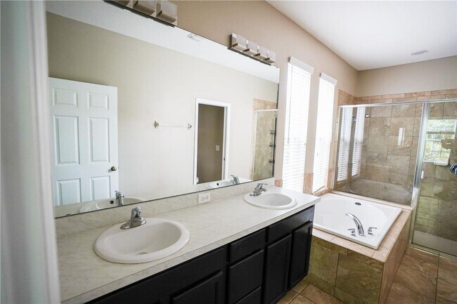 Building Photo - Beautiful 4BR/3.5BA Home with Dual Primary Suites in Harmony for Rent!