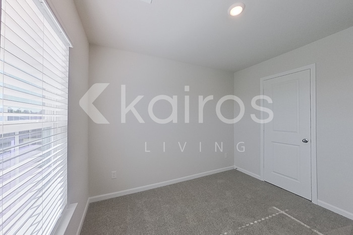 Building Photo - 2461 Banyan Cir