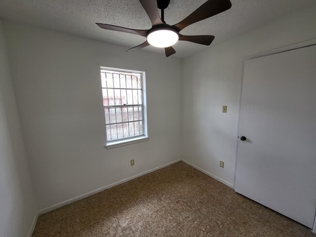 Building Photo - 216 N Meadow Ave